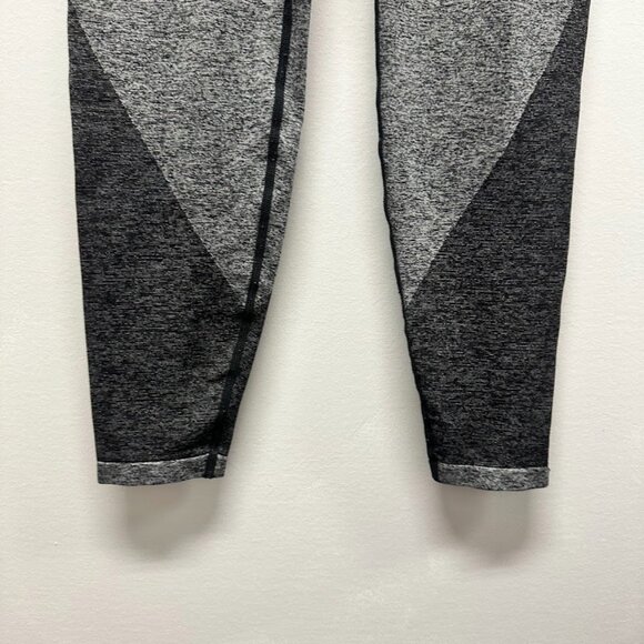 Victoria's Secret PINK High Waisted Seamless Yoga Leggings Gray Black Sz Medium - Picture 4 of 8